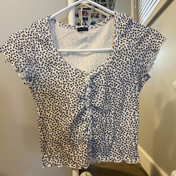 Brandy Melville shirt - Picture 2 of 2